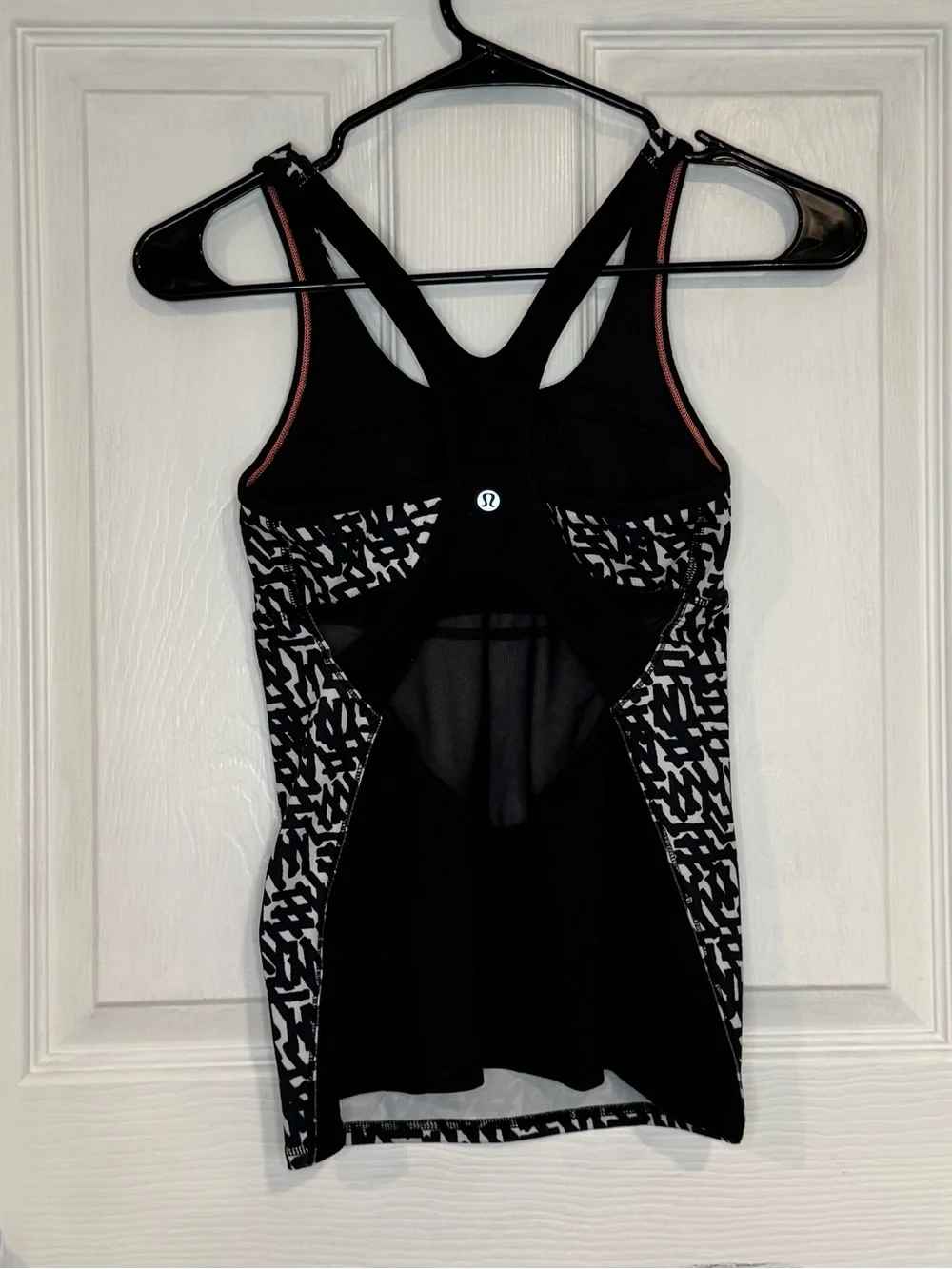 lululemon athletica Black & White Abstract Racerback Tank Size 4